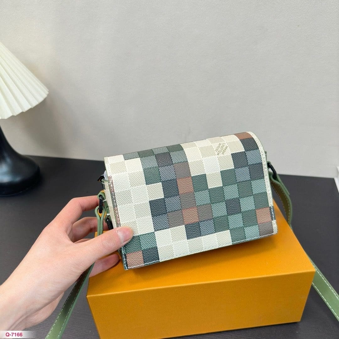 Louis Vuitton M83172 Steamer Wearable Wallet
