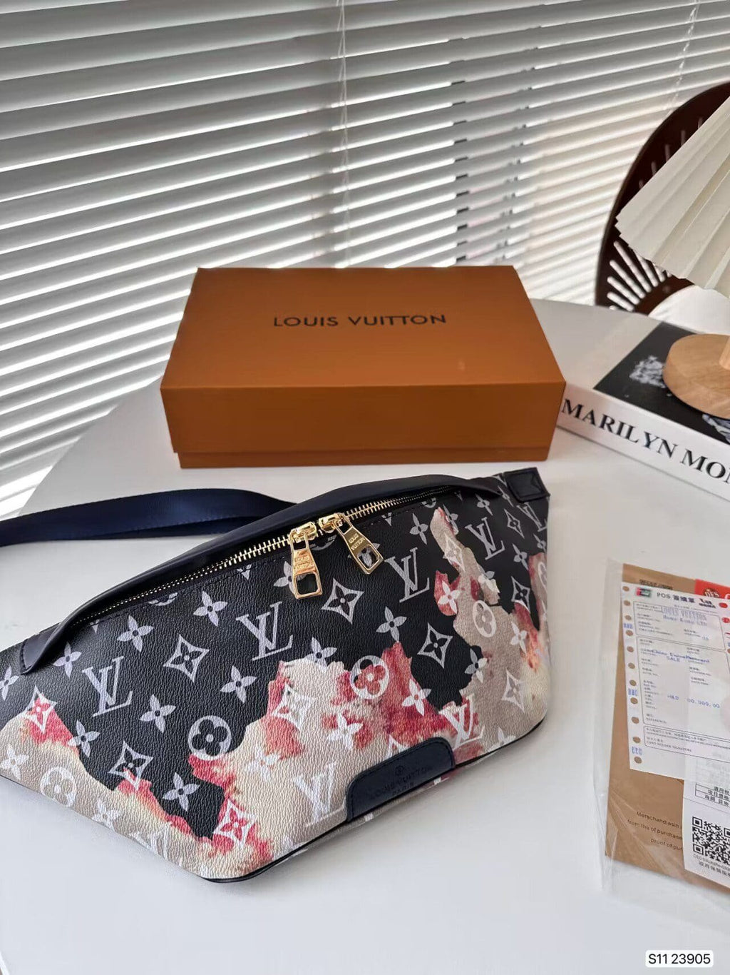 Louis Vuitton Discovery Bumbag PM M23905