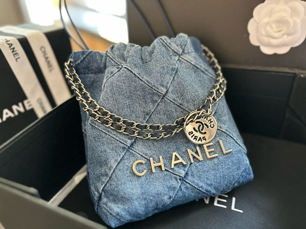 CHANEL 22 mini handbag