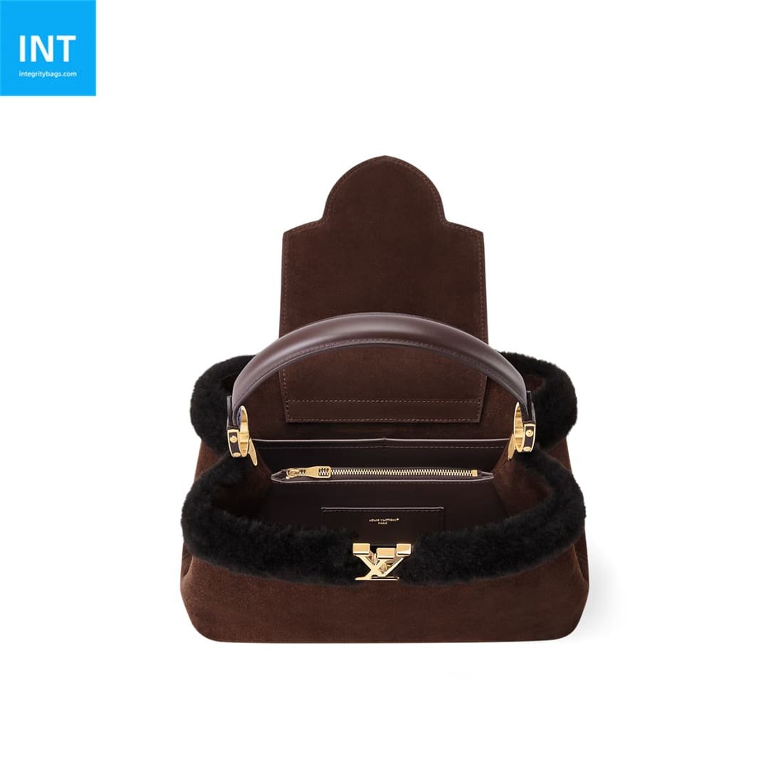 Louis Vuitton M26323 Capucines MM Souple