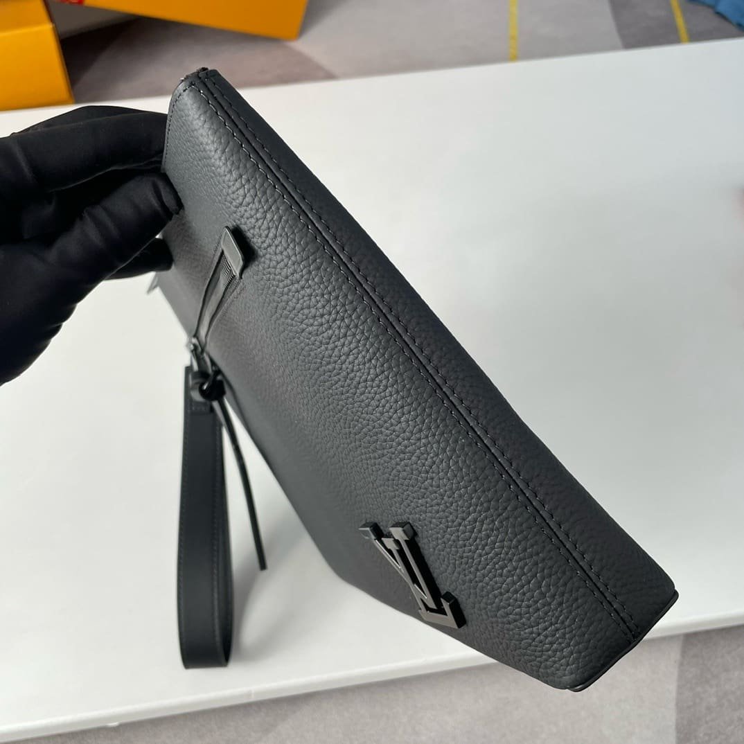 Louis Vuitton M69837 TAKEOFF Clutch