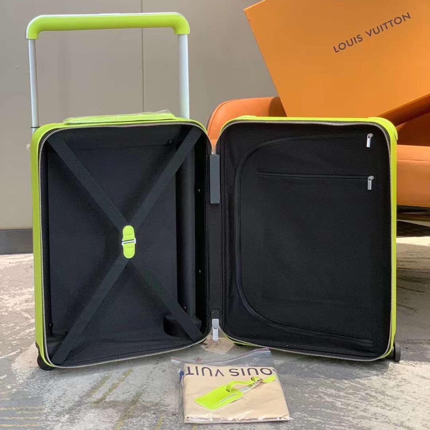 Louis Vuitton M10143 Horizon 55
