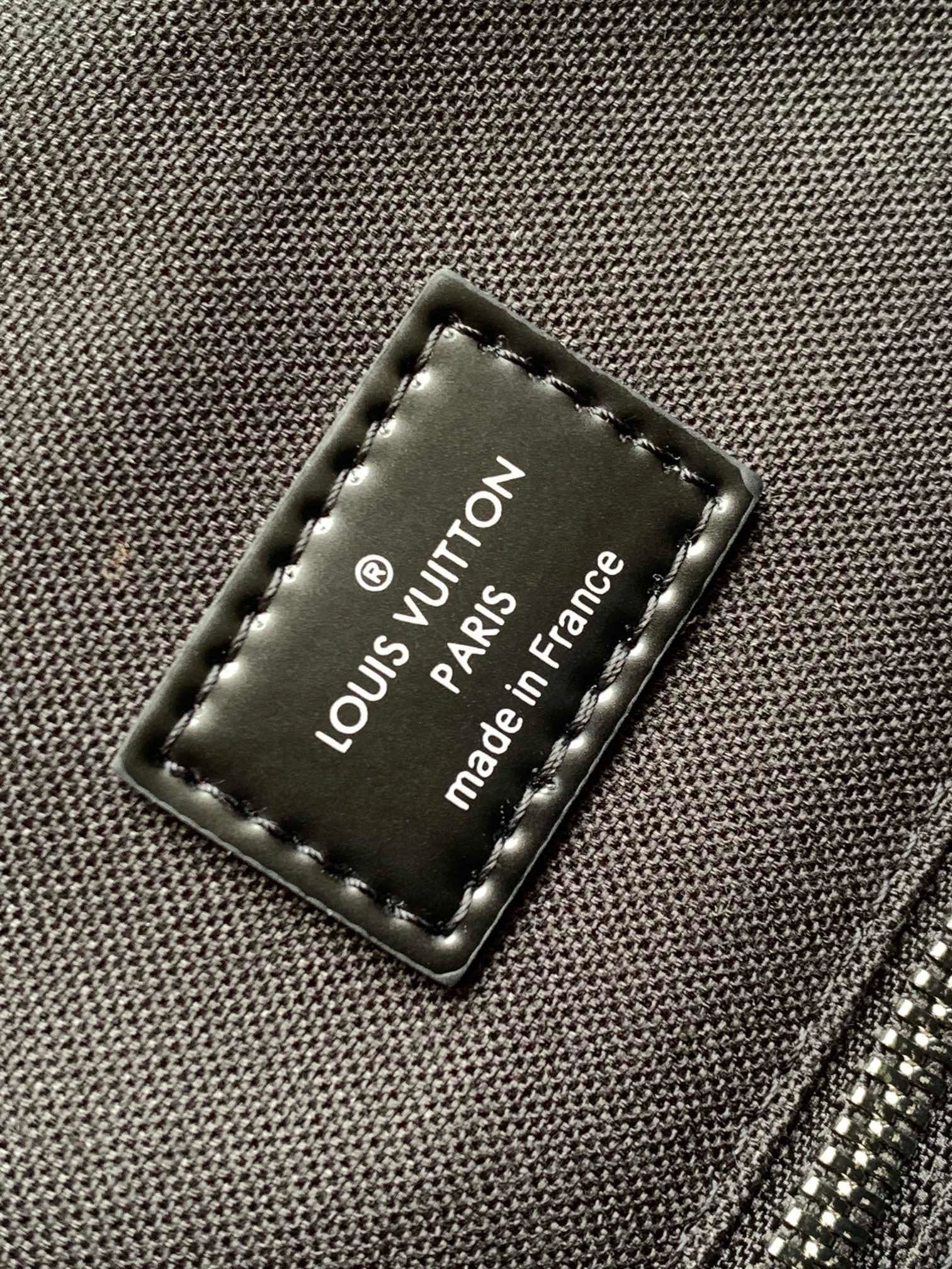 Louis Vuitton N41379 Christopher MM