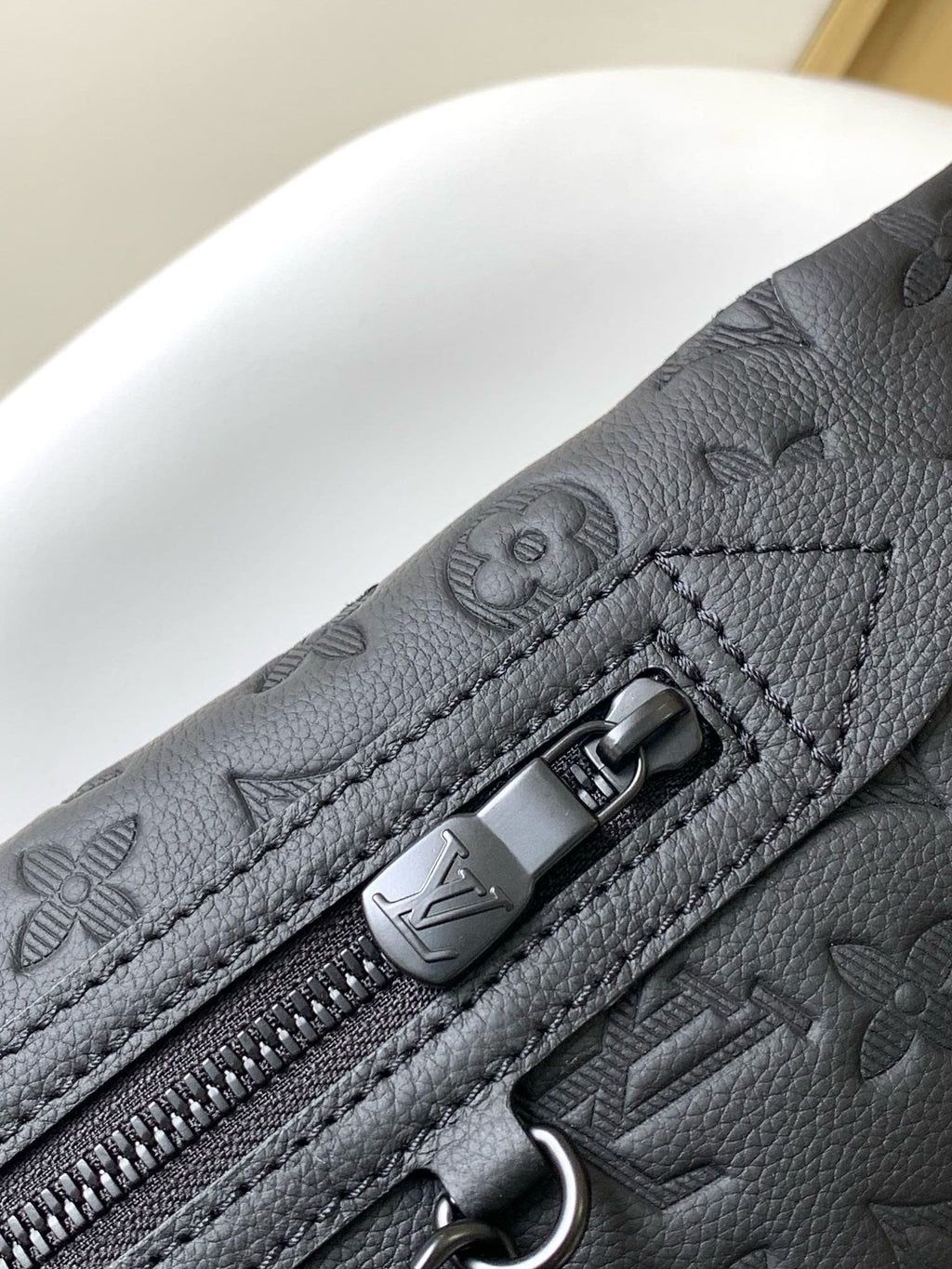 Louis Vuitton M21890 Duo Slingbag