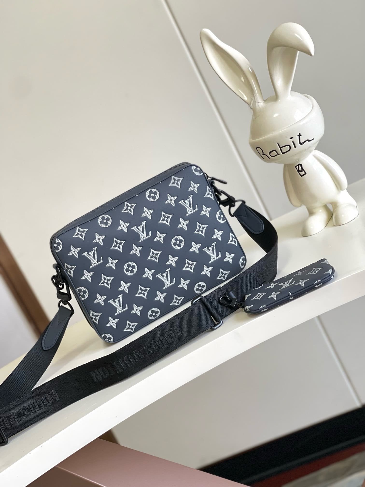 Louis Vuitton M24753 Trio Messenger