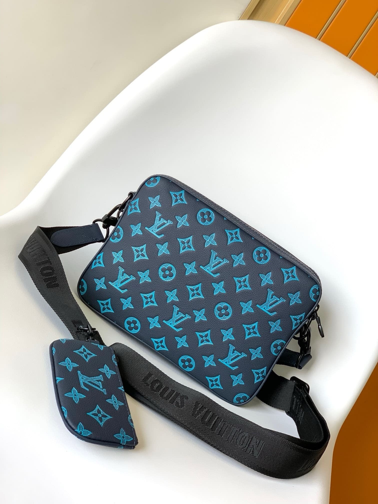 Louis Vuitton M46604 Trio Messenger