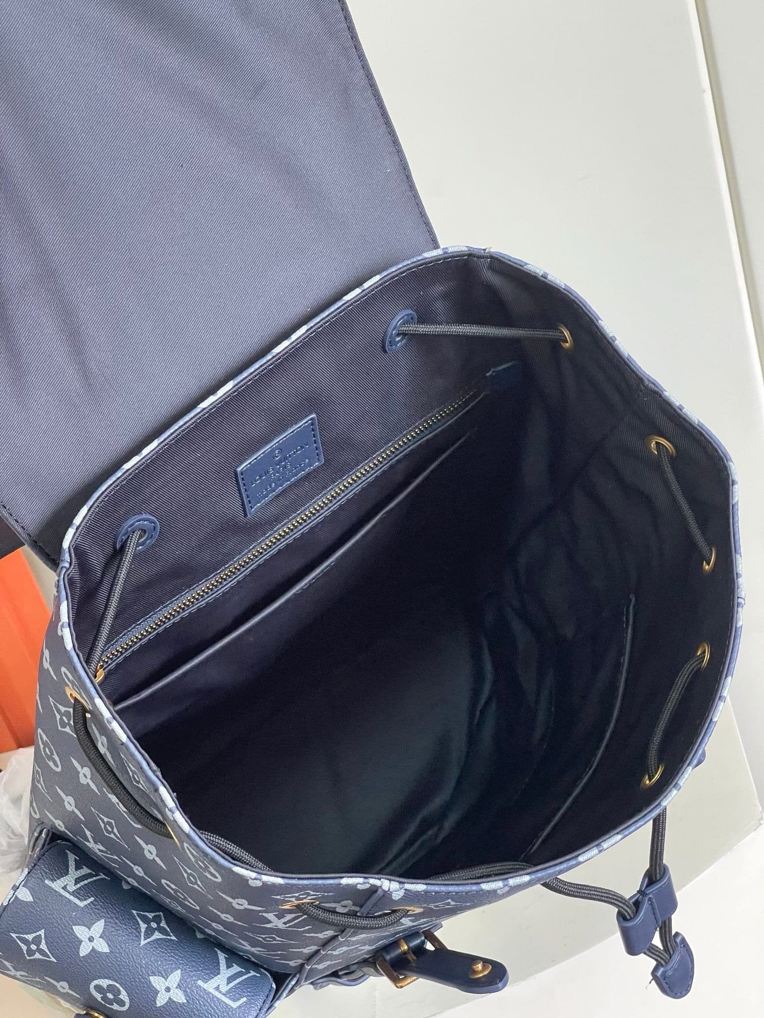 Louis Vuitton M46805 Christopher MM