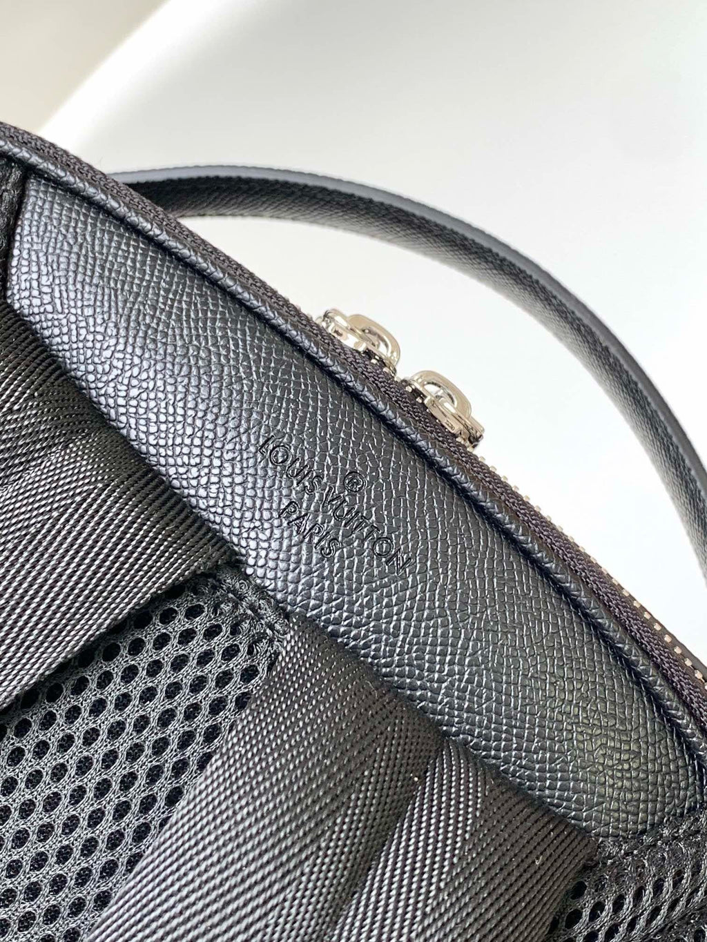 Louis Vuitton M30977 AVENUE Backpack