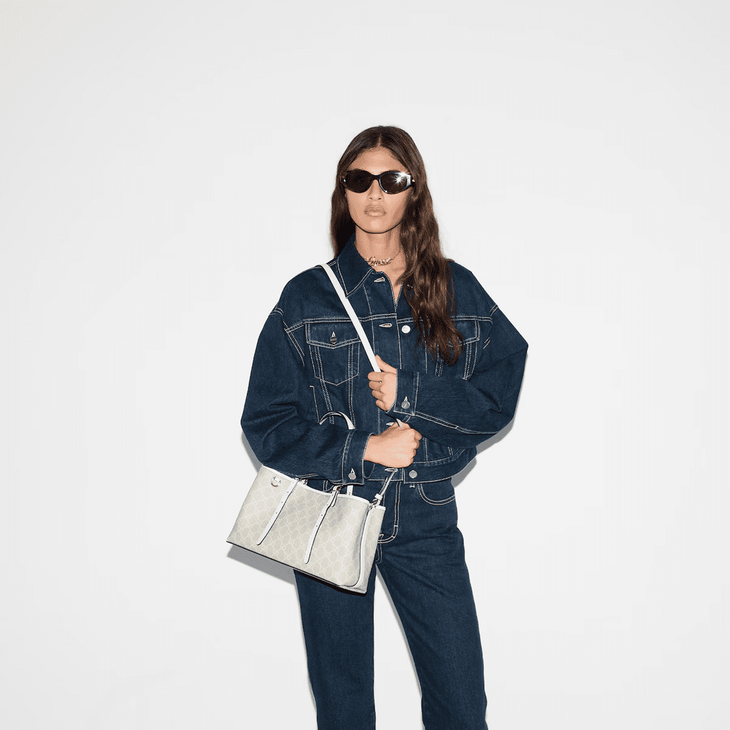 GUCCI EMBLEM MEDIUM TOTE BAG