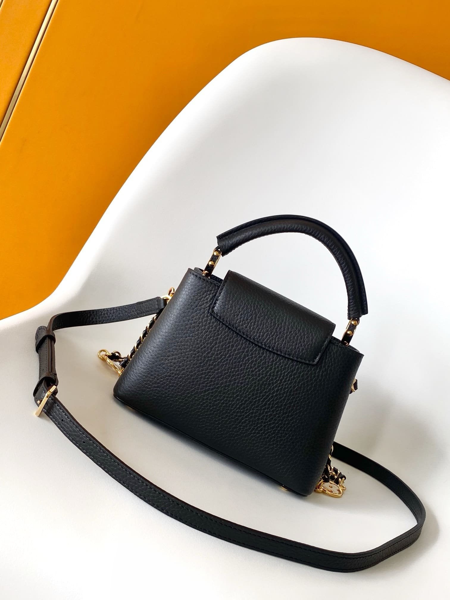 Louis Vuitton M23950 Capucines BB
