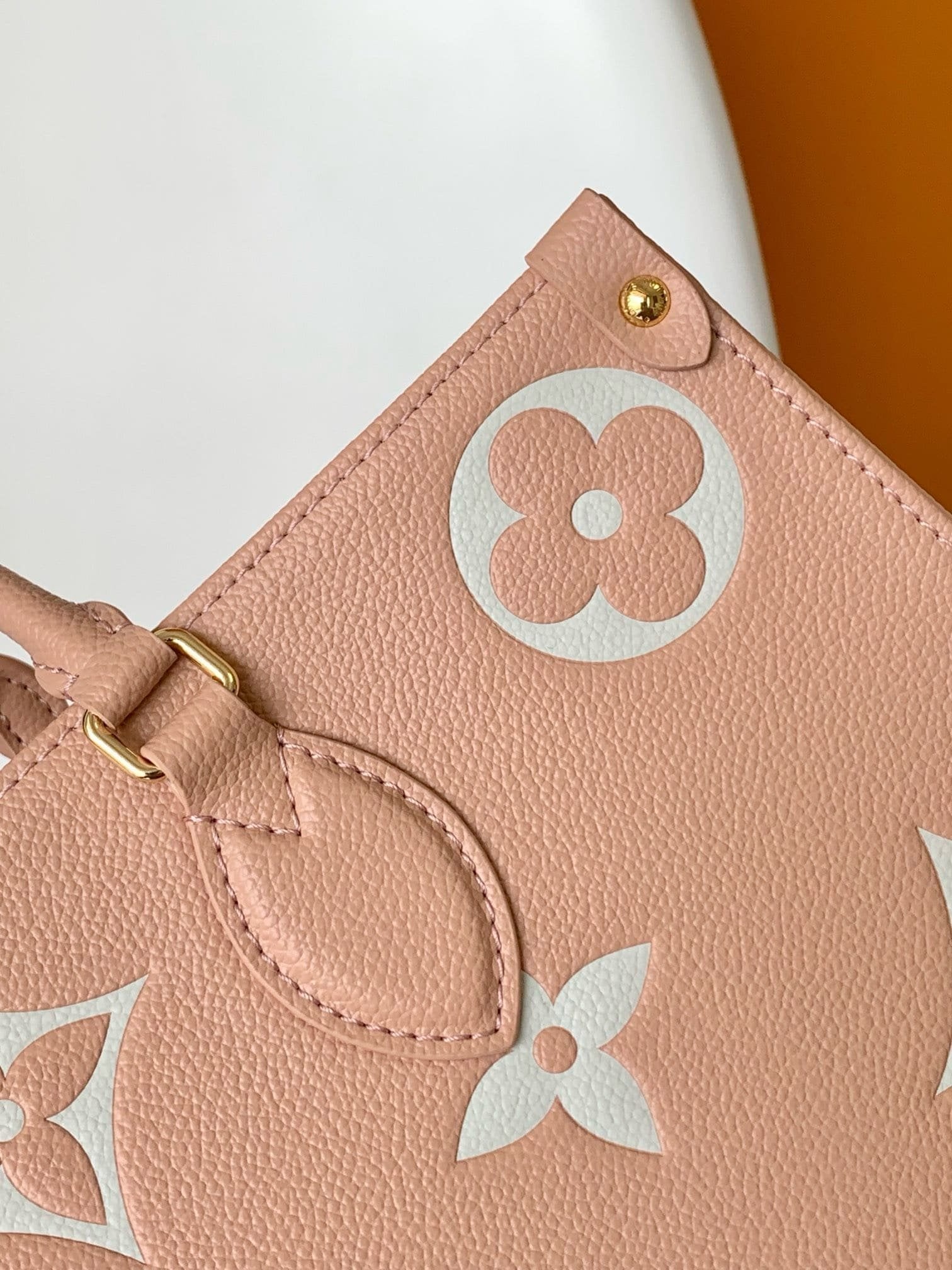 Louis Vuitton OnTheGo MM M46286