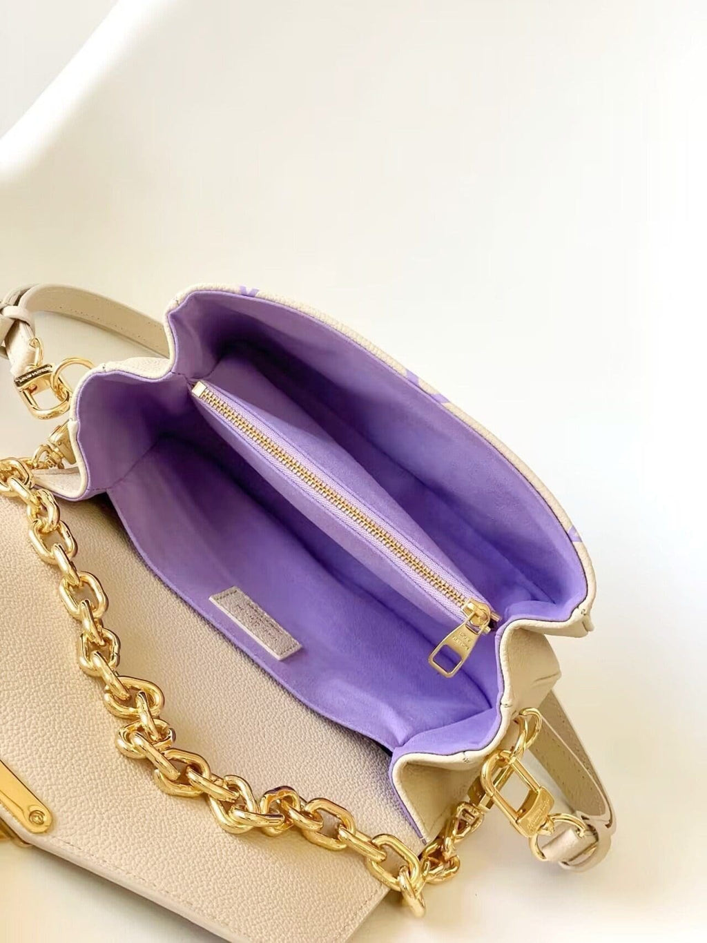 Louis Vuitton M23940 Pochette Métis East West