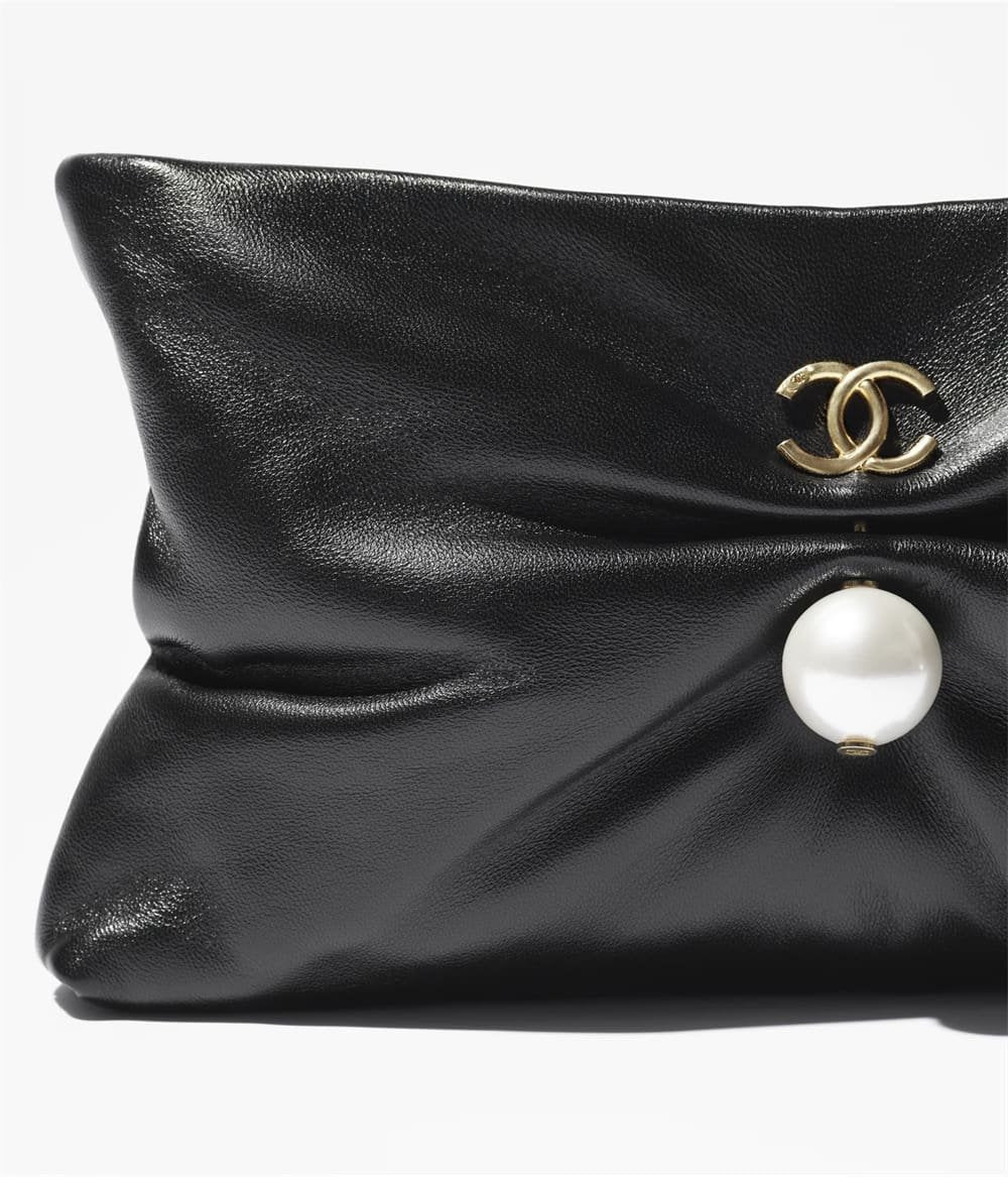 Chanel Clutch with chain