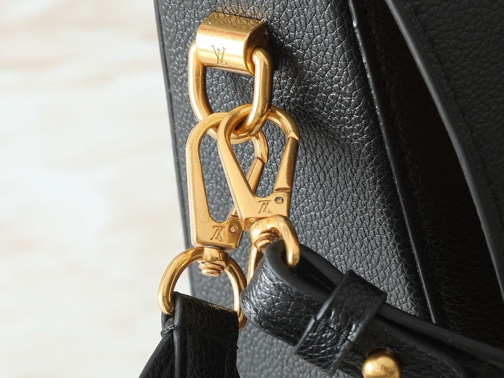 Louis Vuitton M24639 Soft Twist