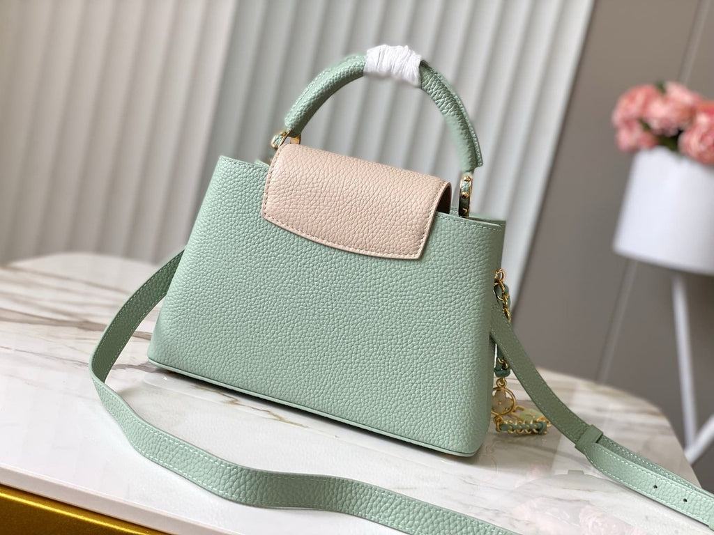 Louis Vuitton M24471 Capucines BB