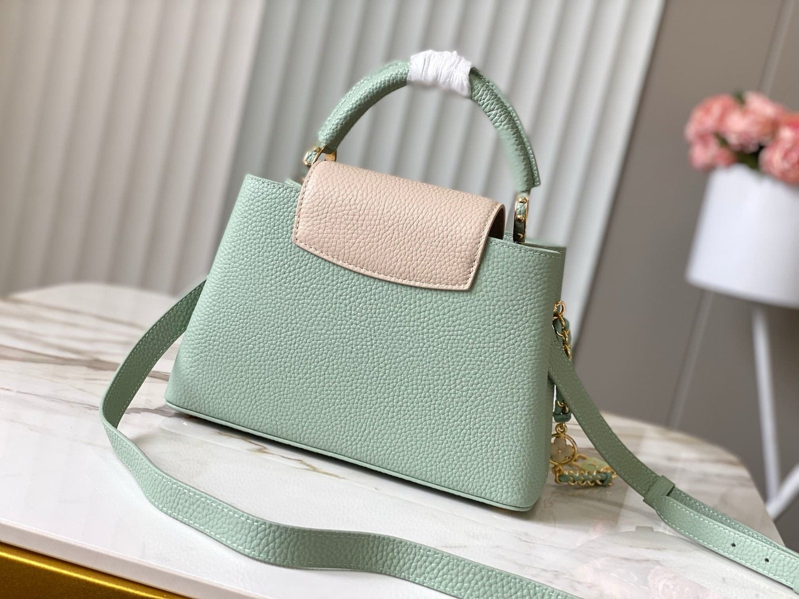 Louis Vuitton M24471 Capucines BB