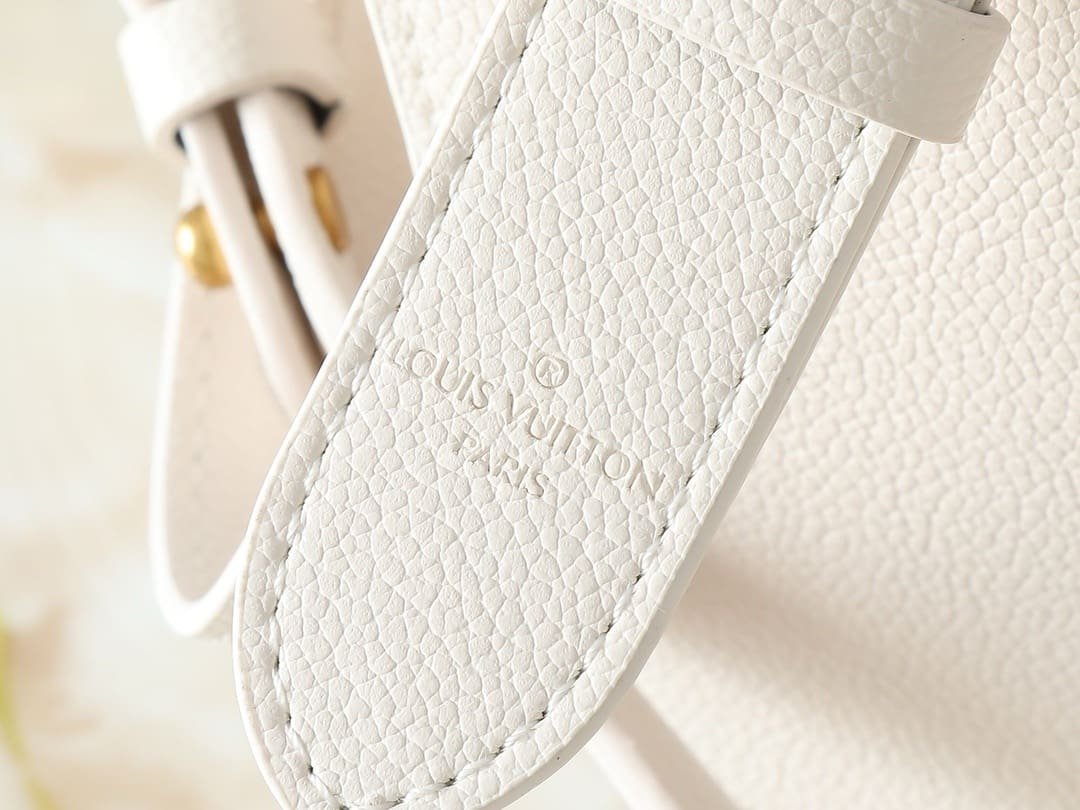 Louis Vuitton M25359 Soft Twist