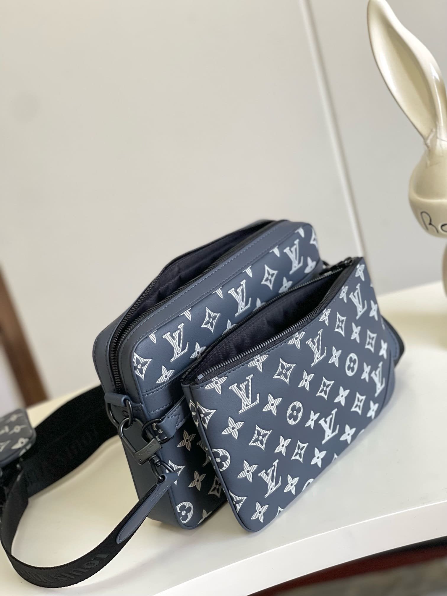 Louis Vuitton M24753 Trio Messenger