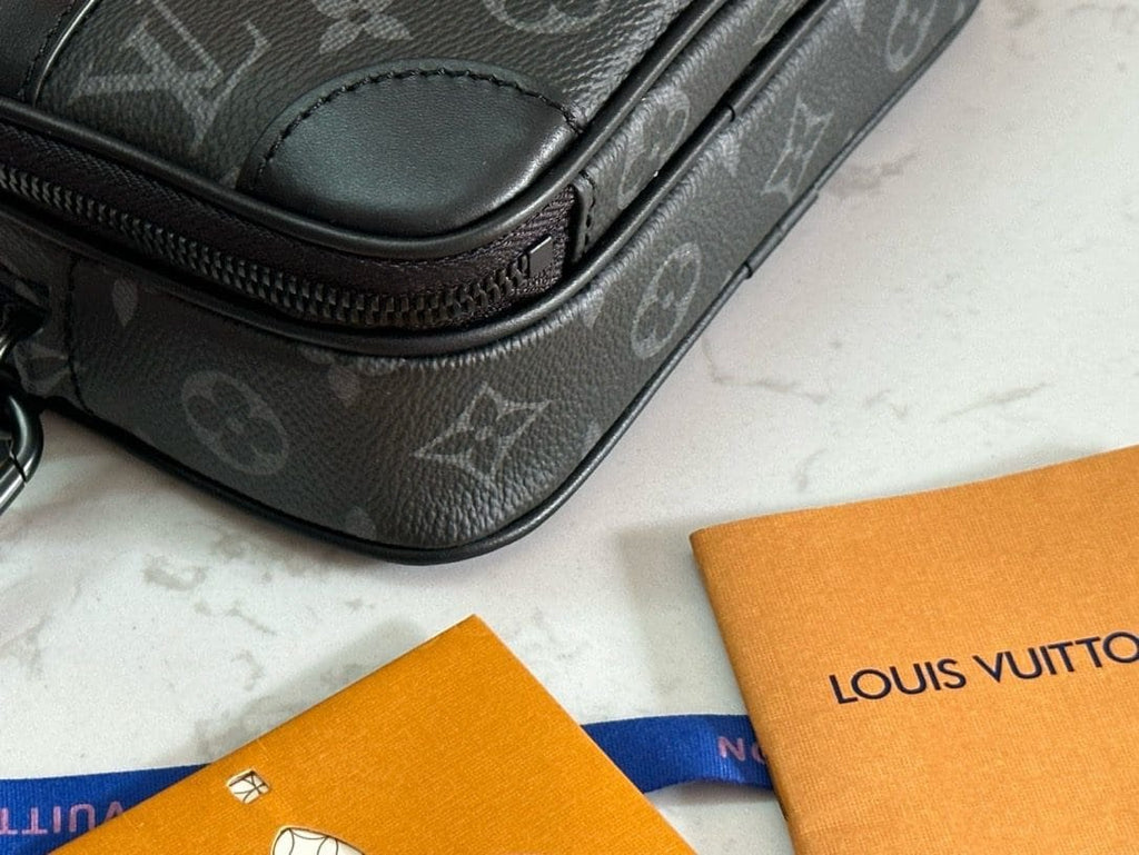 Louis Vuitton M82542 Alpha wearable wallet