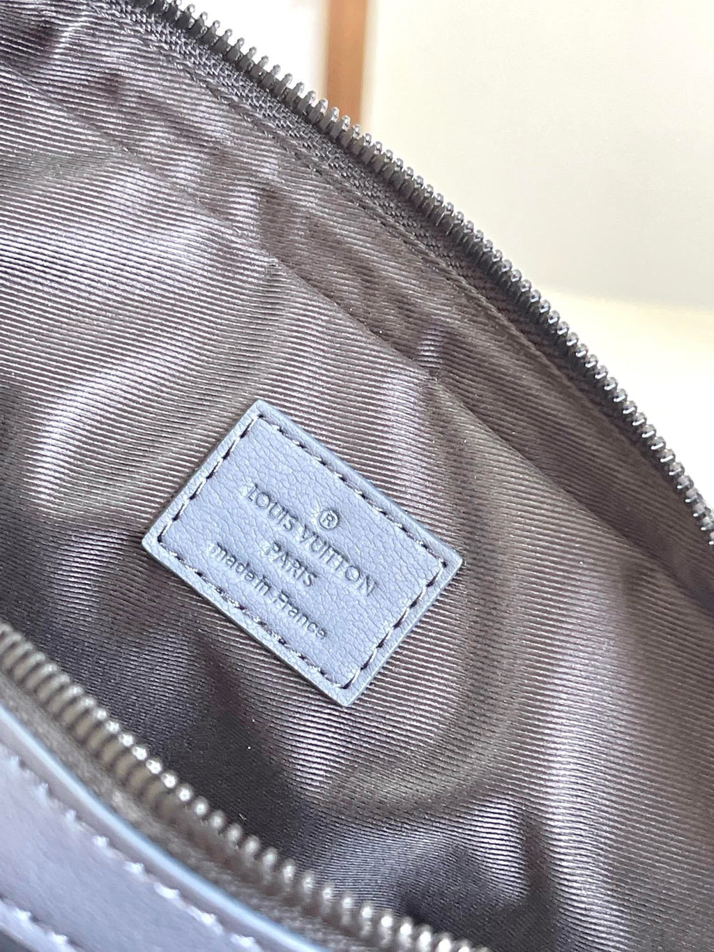 Louis Vuitton M24753 Trio Messenger