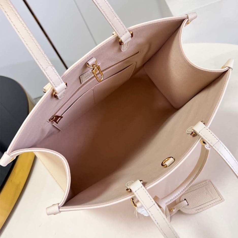 Louis Vuitton OnTheGo MM M21575