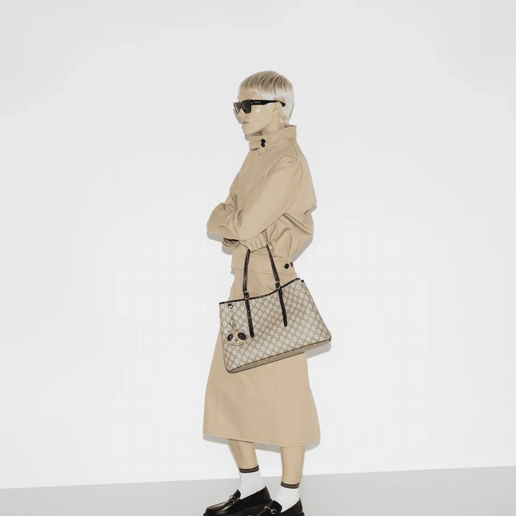 GUCCI EMBLEM LARGE TOTE BAG