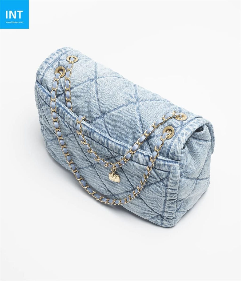 Chanel Maxi Flapbag
