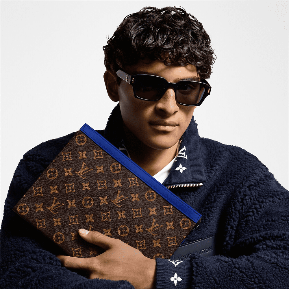 Louis Vuitton M12819 Pochette Voyage MM