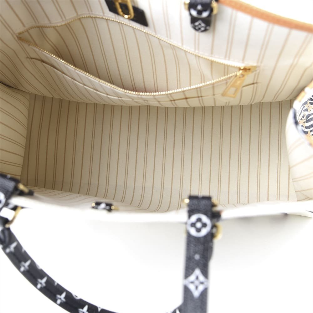 Louis Vuitton Monogram Giant Jungle Onthego GM Ivory