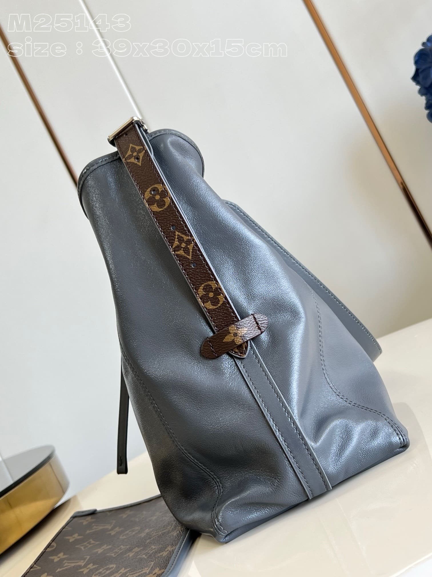 Louis Vuitton M12583 CarryAll Dark MM