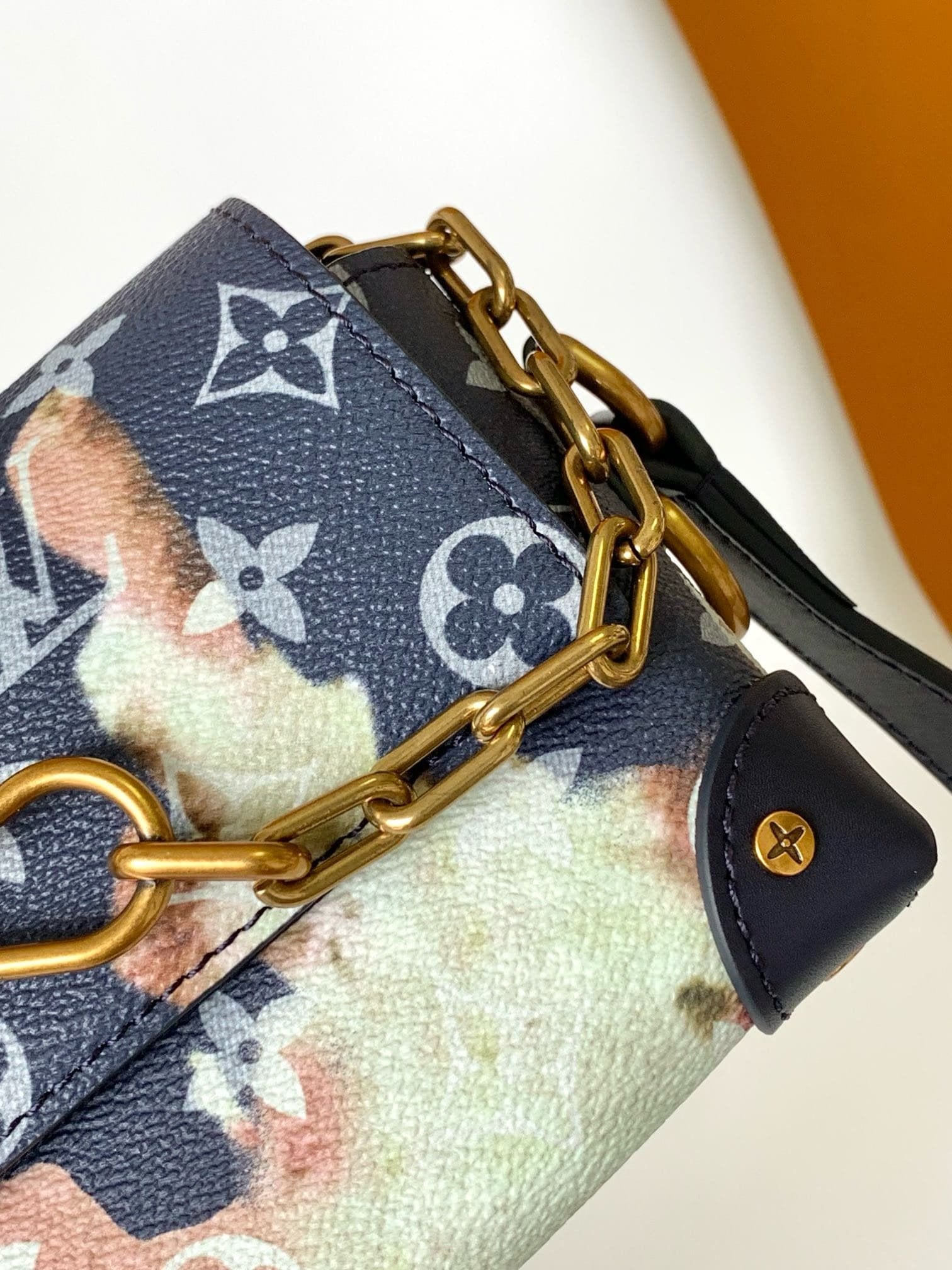 Louis Vuitton M82900 Steamer Wearable Geldbörse