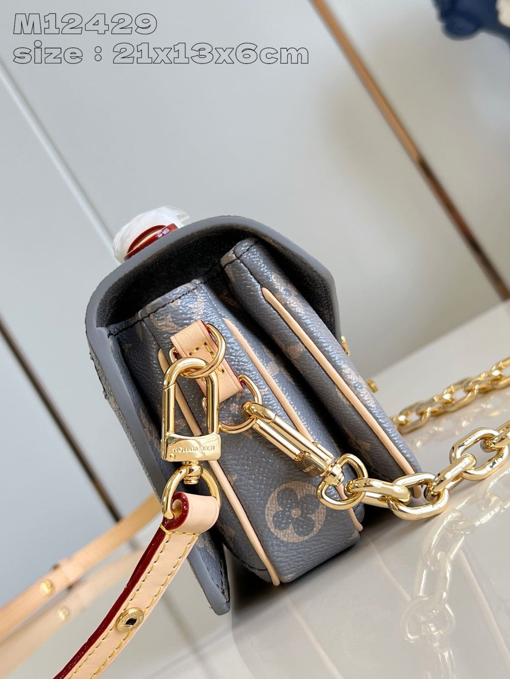 Louis Vuitton M12429 Pochette Métis East West