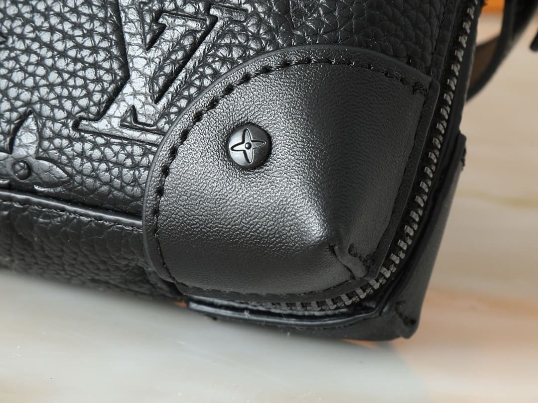 Louis Vuitton M80224 Soft Trunk Wallet