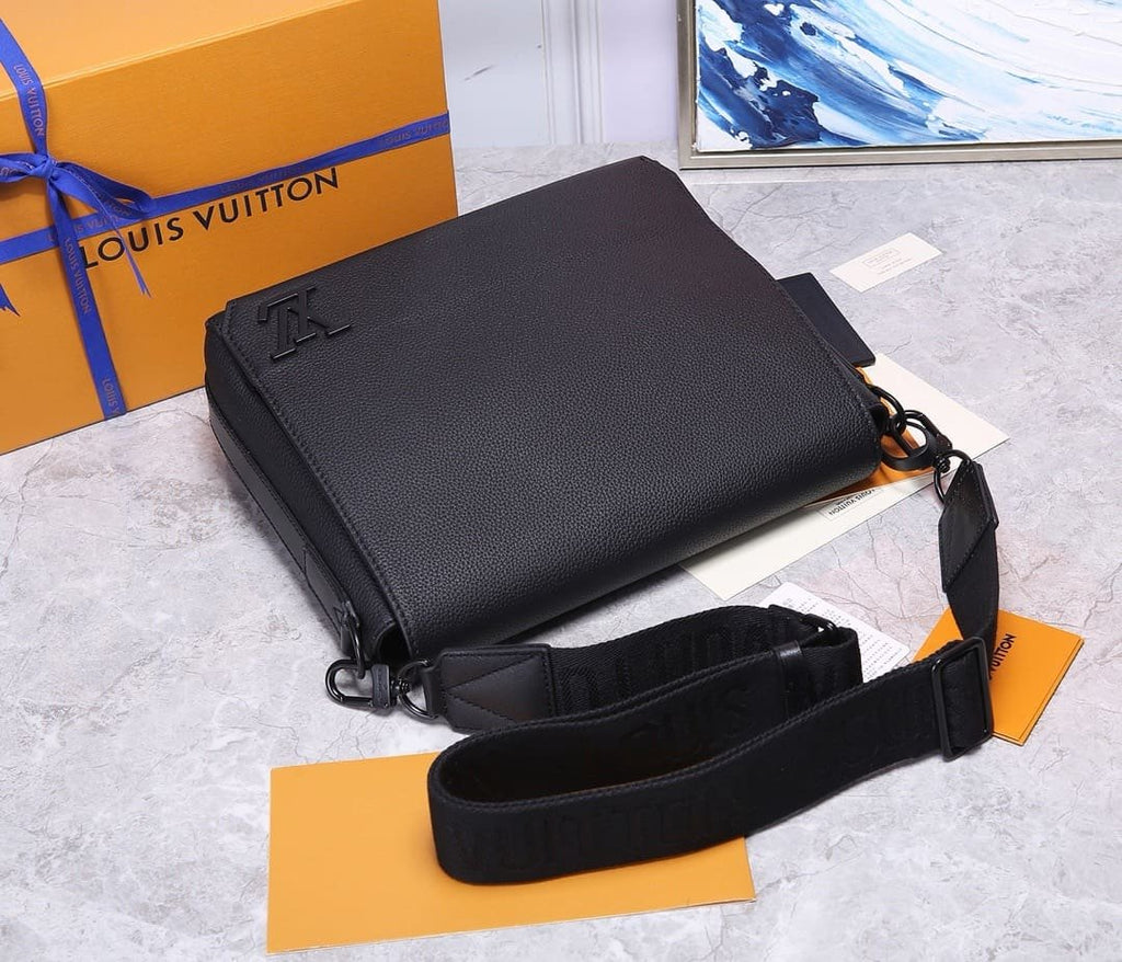 Louis Vuitton M57080 TAKEOFF Messenger Bag