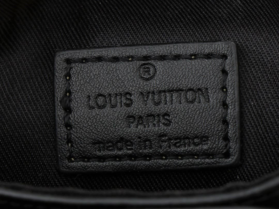 Louis Vuitton M82252 S-Lock Vertical Wearable Wallet