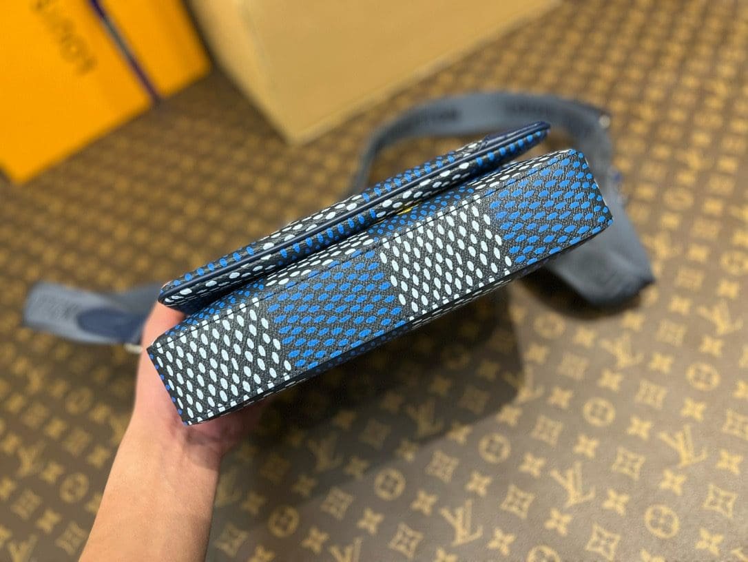 Louis Vuitton N40694 Trio Messenger