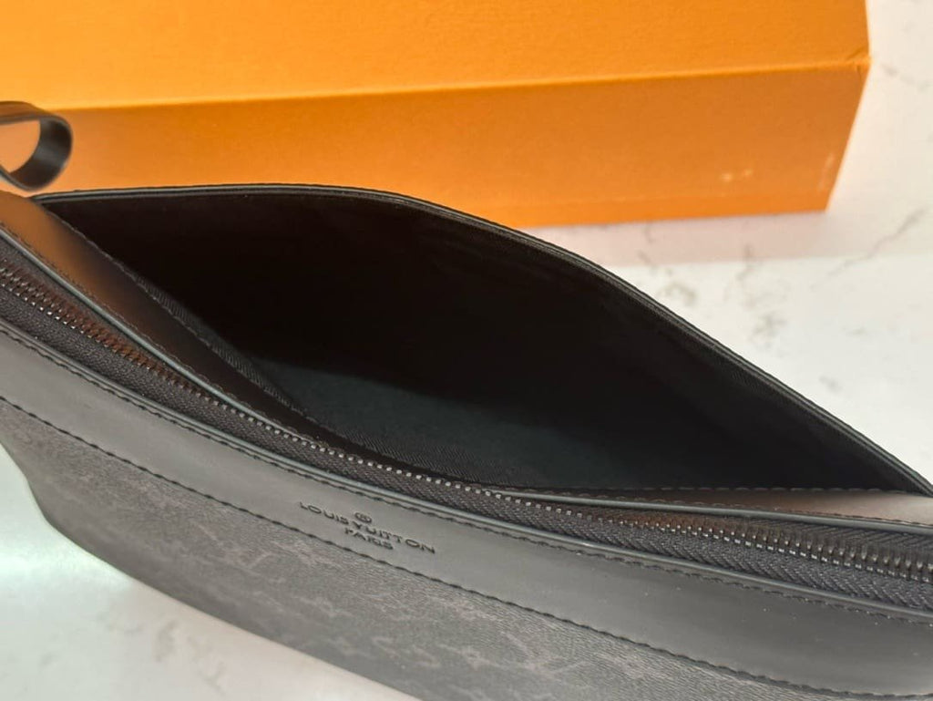 Louis Vuitton M82543 POCHETTE VOYAGE SOUPLE CLUTCH