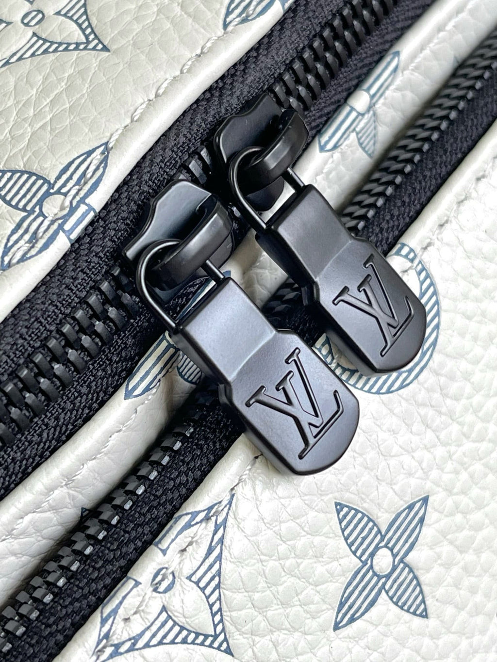 Louis Vuitton M25227 Rush Bumbag