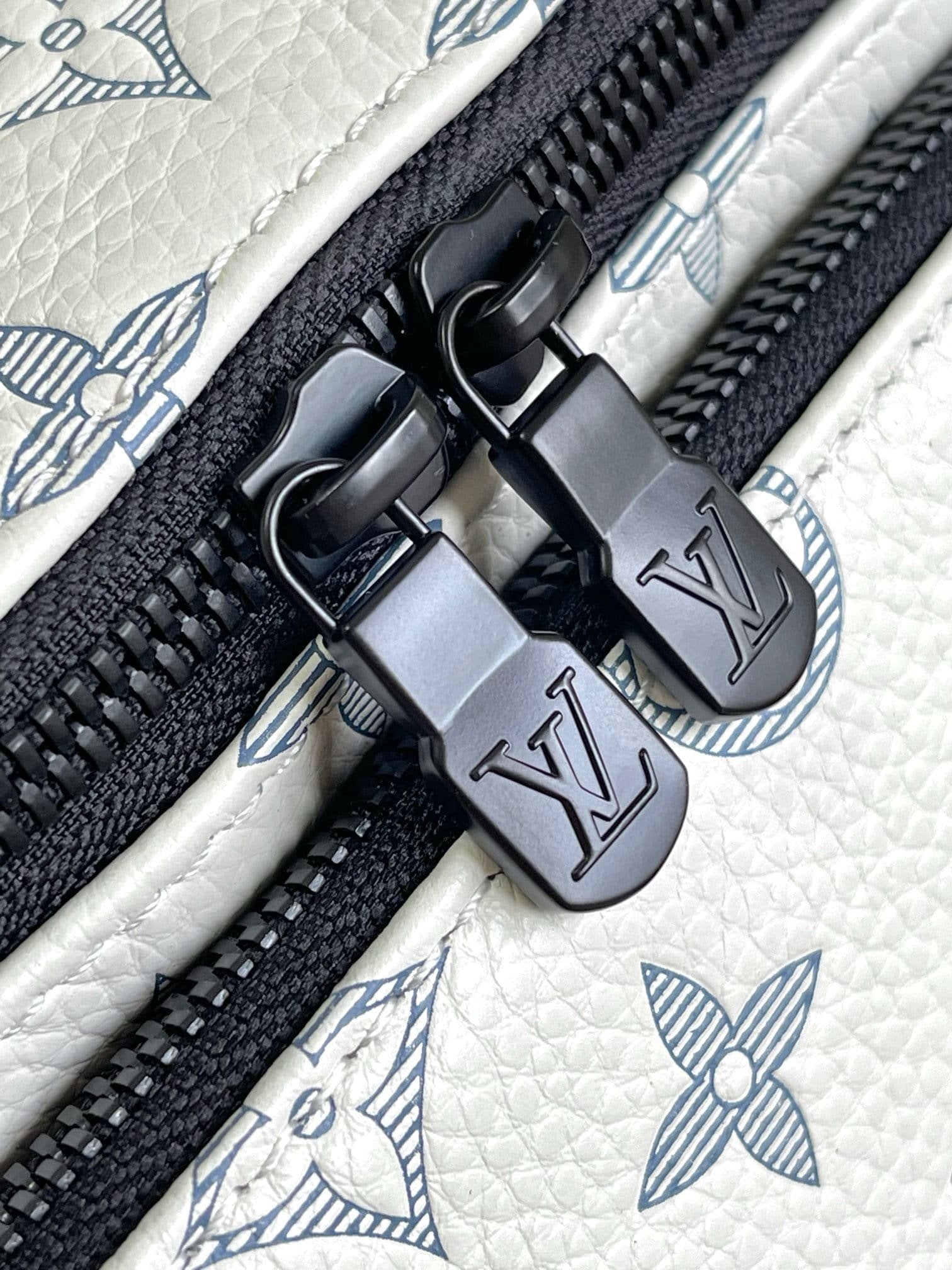 Louis Vuitton M25227 Rush Bumbag
