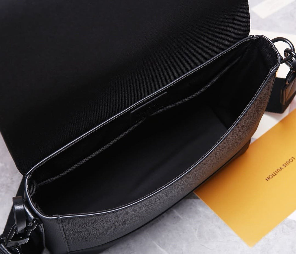 Louis Vuitton M57080 TAKEOFF Messenger Bag