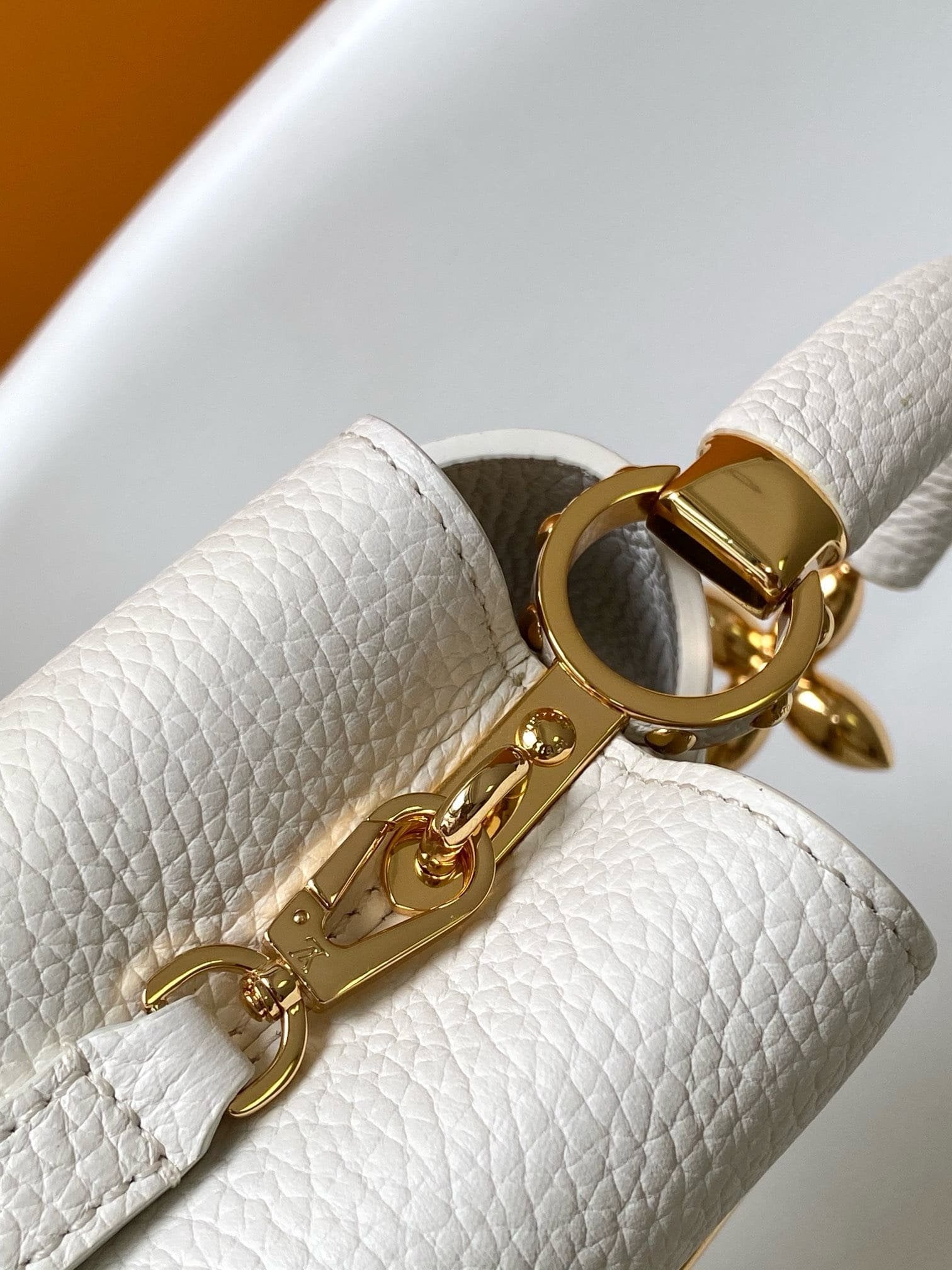 Louis Vuitton M23944 Capucines Mini