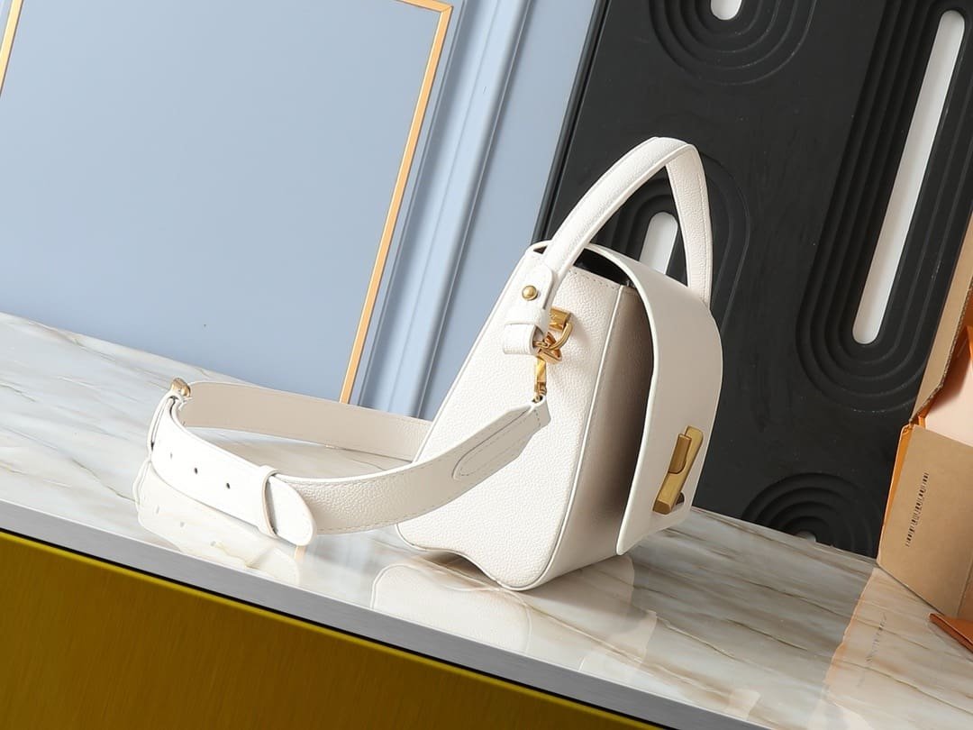 Louis Vuitton M25359 Soft Twist