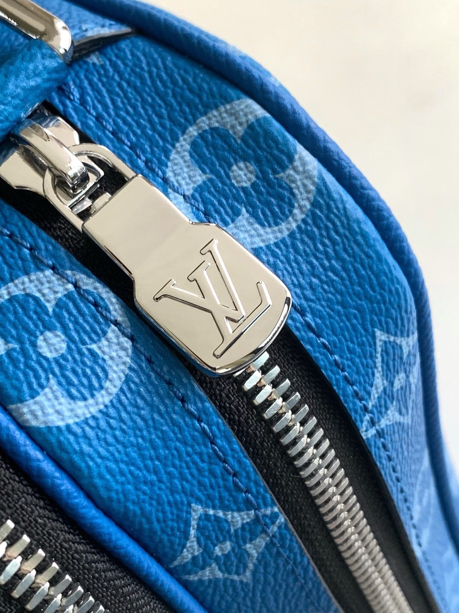 Louis Vuitton M31016 Alpha Messenger