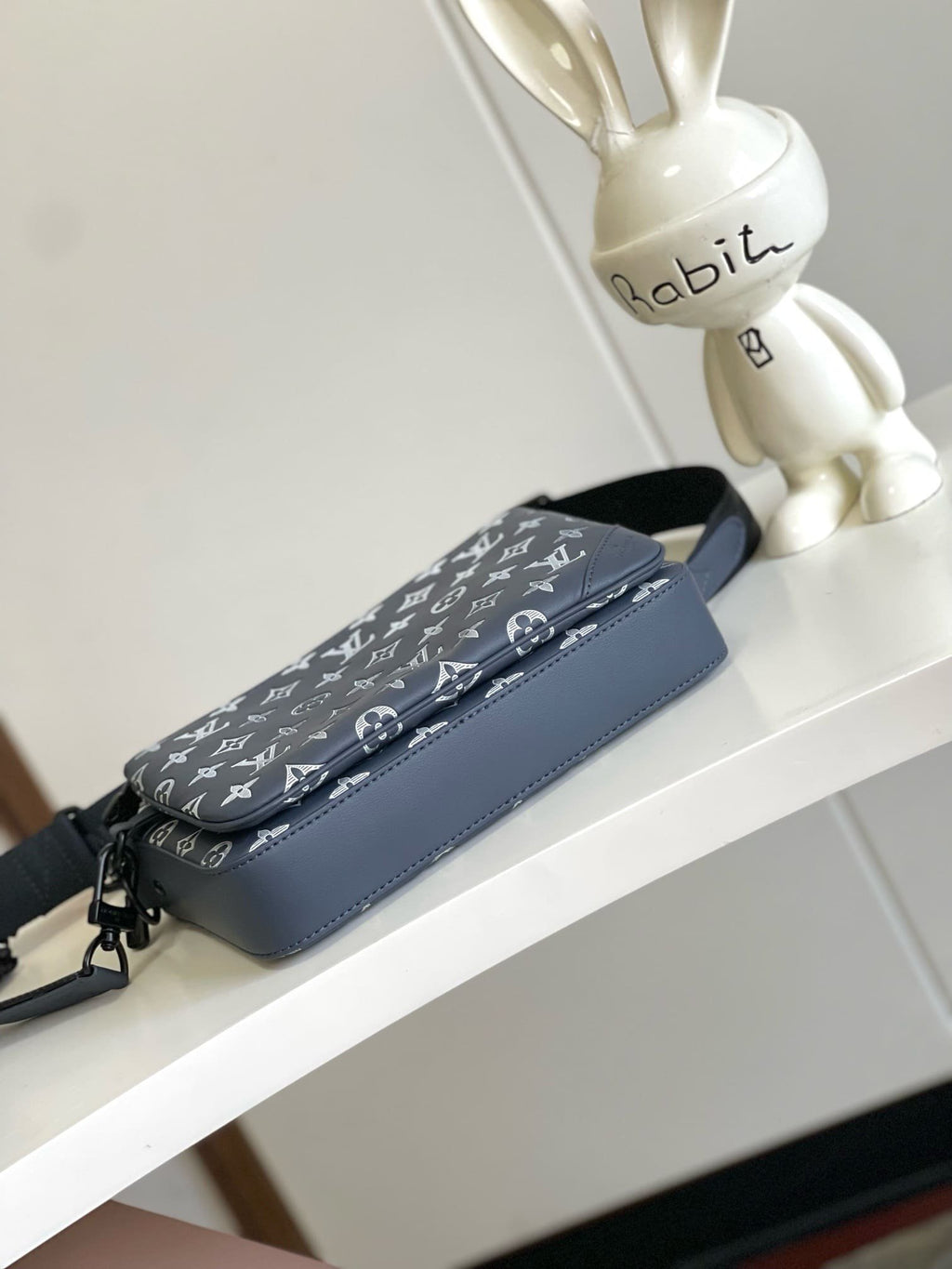 Louis Vuitton M24753 Trio Messenger