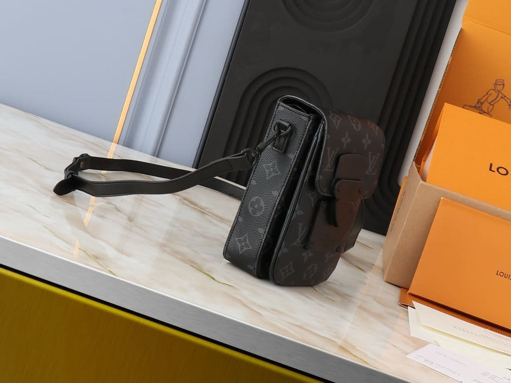 Louis Vuitton M82252 S-Lock Vertical Wearable Wallet