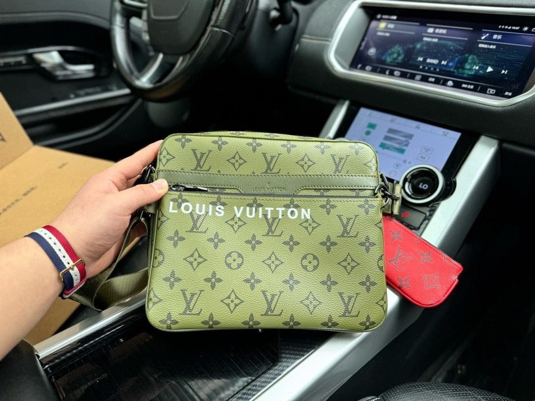 Louis Vuitton M23783 Trio Messenger