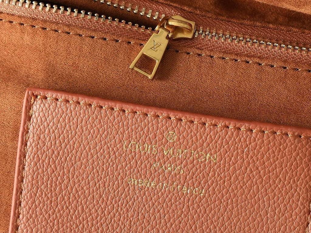 Louis Vuitton M24640 Soft Twist