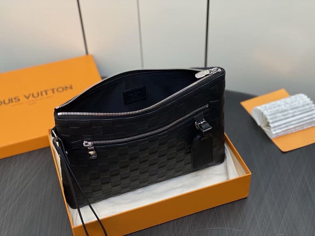Louis Vuitton N40504 Takeoff Pouch