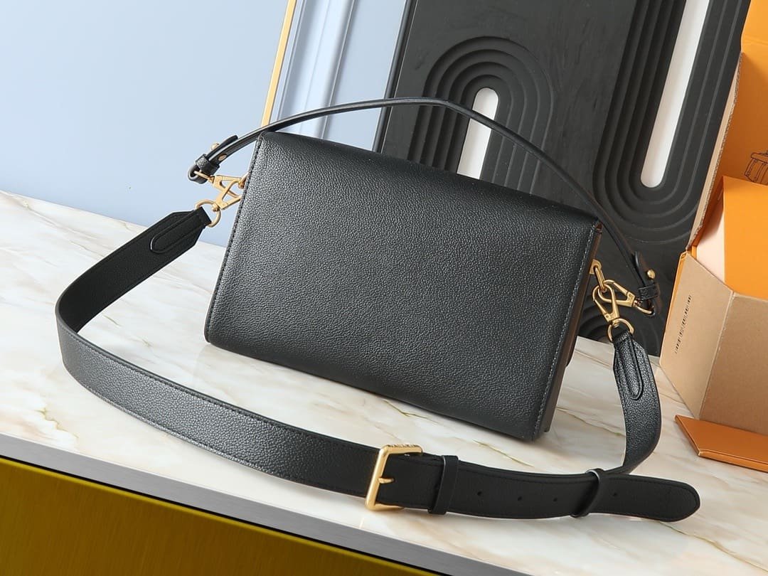 Louis Vuitton M24639 Soft Twist
