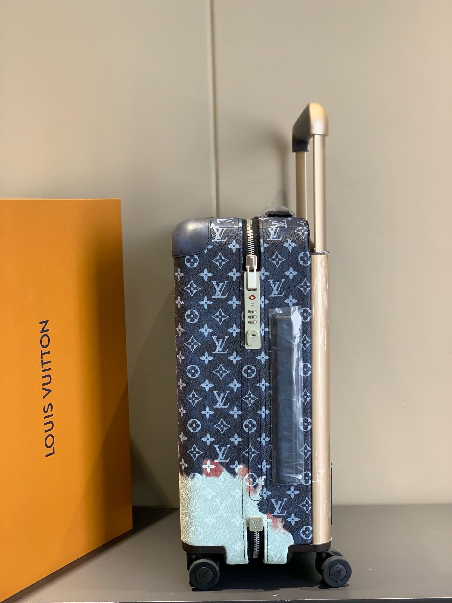 Louis Vuitton M10289 Horizon 55